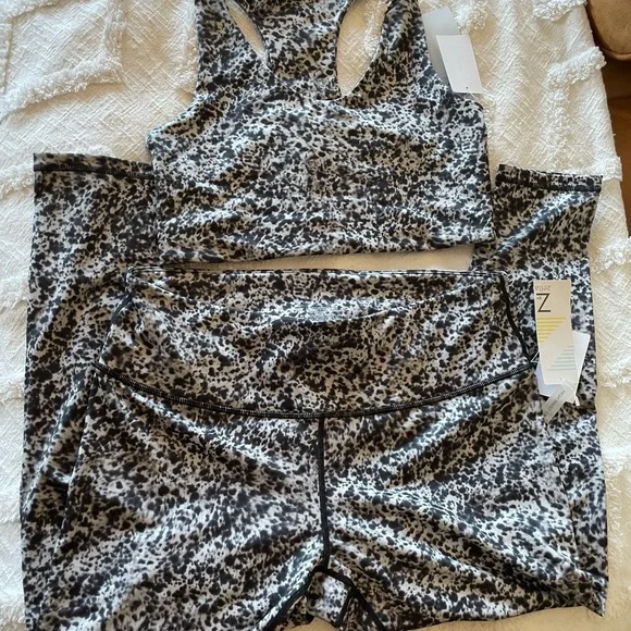 Z by Zella animal print leggings and top 2 pc set - Picture 3 of 3
